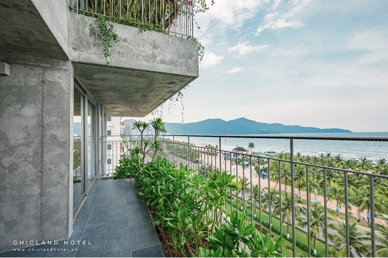 One Bedroom Luxury Ocean Front Apartment with Balcony (Phong Ba)